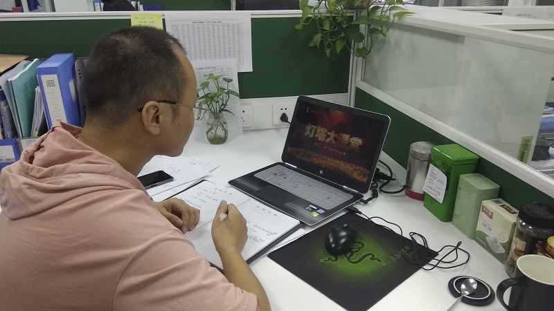 1594110518841687.jpg 白永平學(xué)習(xí)燈塔大課堂.jpg