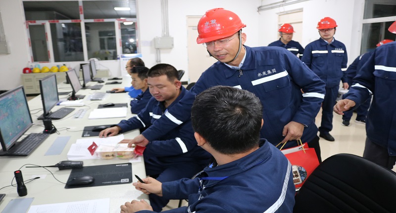 1602491972373809.jpg 富華錦河--公司領導國慶 中秋佳節慰問值班值守生產一線員工 (1).JPG